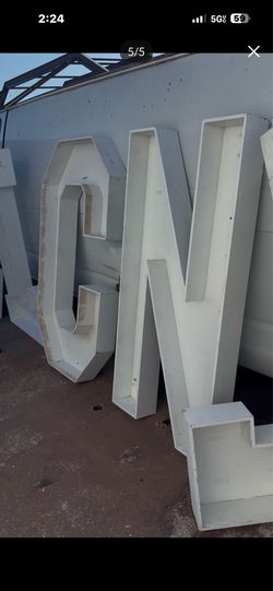 Marquees letter