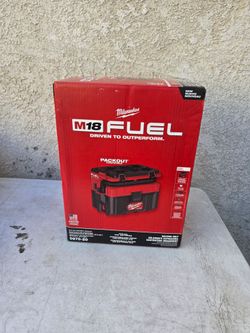 Milwaukee
M18 FUEL PACKOUT 18-Volt Lithium-Ion Cordless 2.5 Gal. Wet/Dry Vacuum (Vacuum-Only)