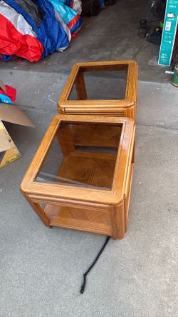 2 End tables