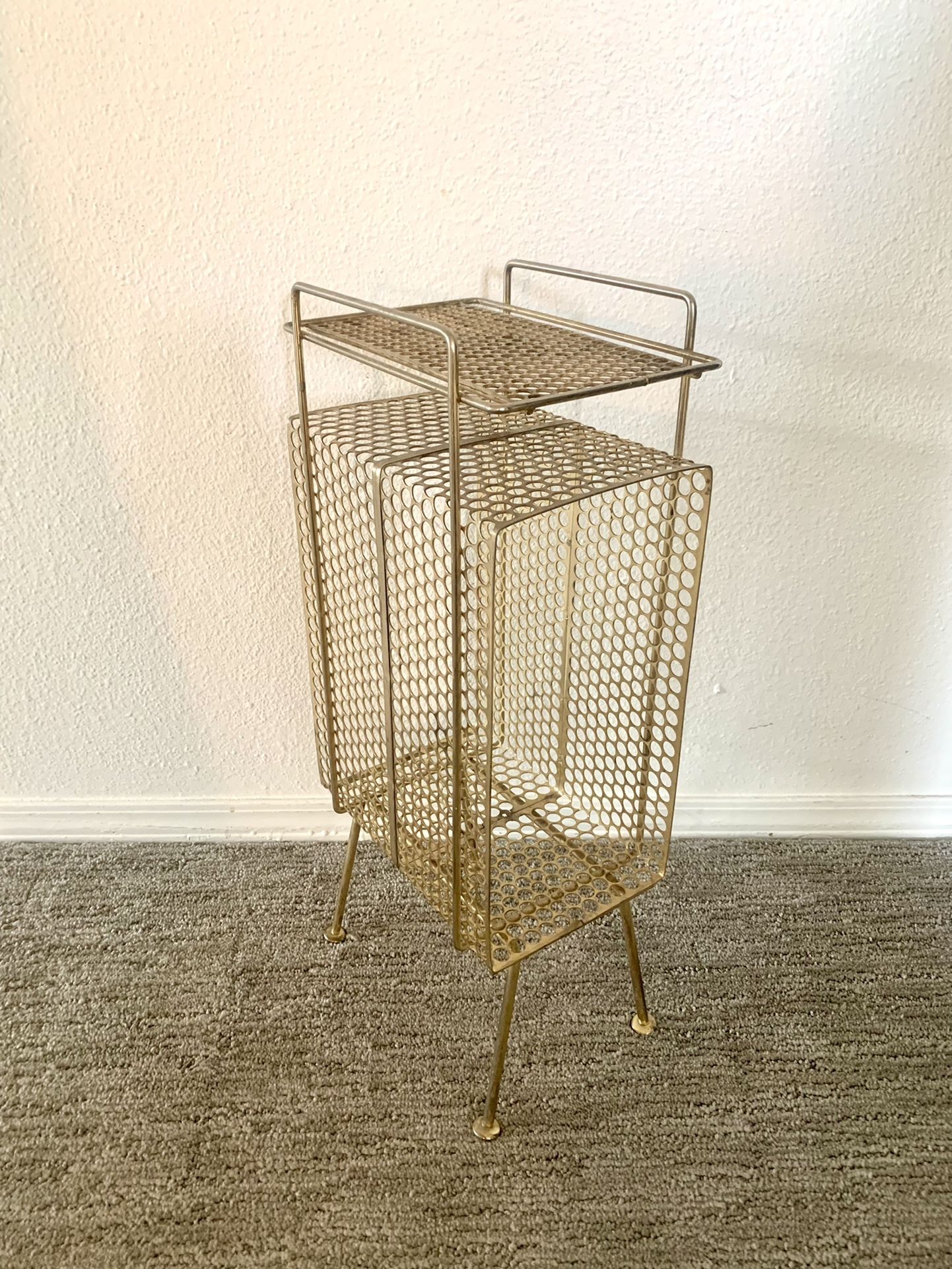 VINTAGE RICHARD GALEF WIRE HONEYCOMB PERFORATED METAL MESH TELEPHONE STAND/ MAGAZINE RACK