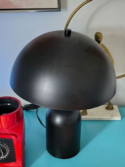 Metal mushroom lamp