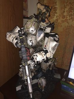 Titan fall Xbox exclusive statue
