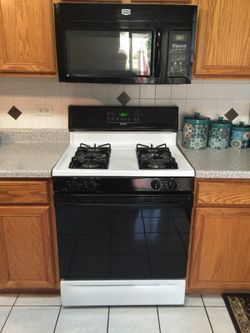 Oven , microwave oven, dishwasher excellent condition