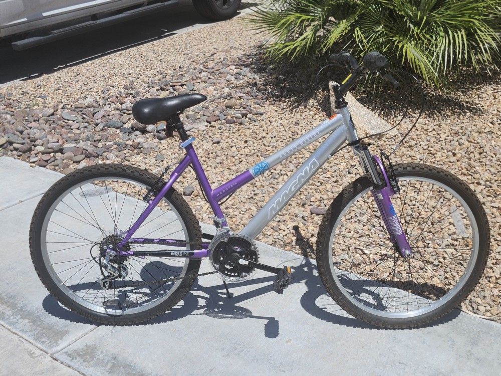 MAGNA GREAT DIVIDE 24 INCH 21 SPEED MOUNTAIN BIKE