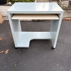 Computer Table With Pull-Out Keyboard Tray