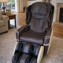 OSIM uDivine V3 Luxury Full-Body Massage Chair – Zero Gravity – Works Perfect