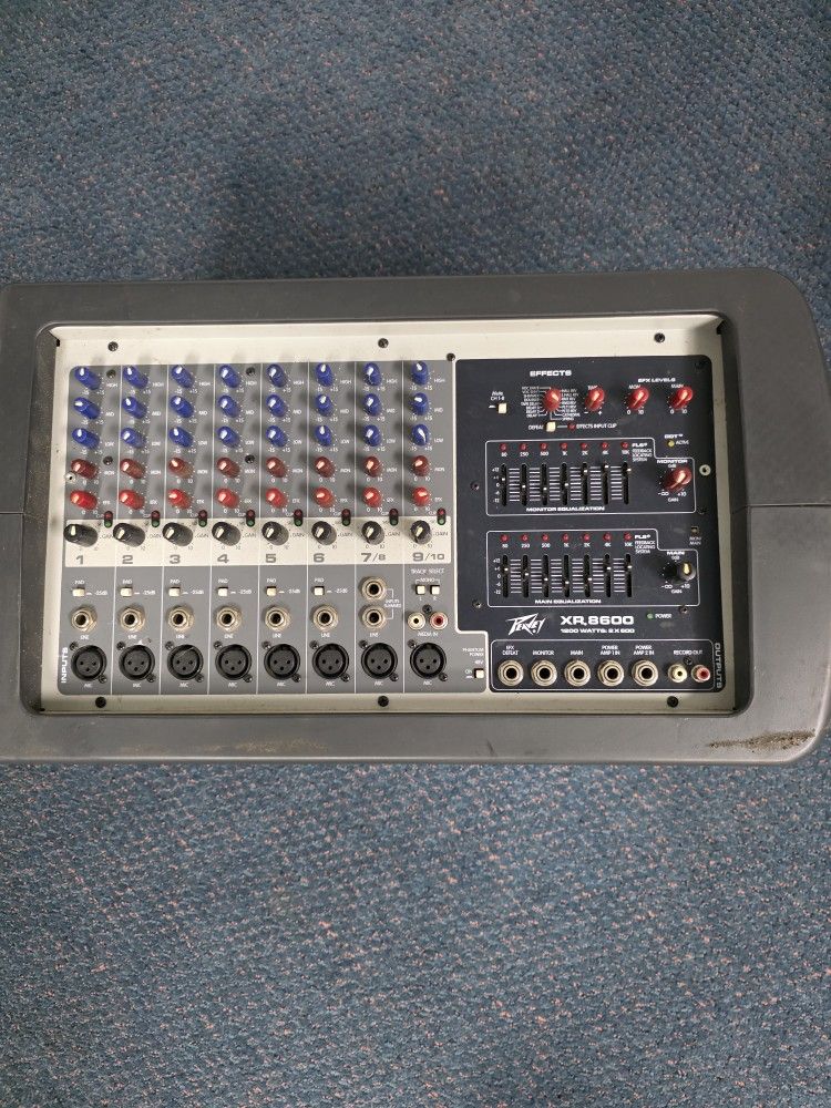 Peavey XR 8600 Powered Mixer