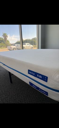 Nectar Kids Memory Foam Mattress, Full, Like New,