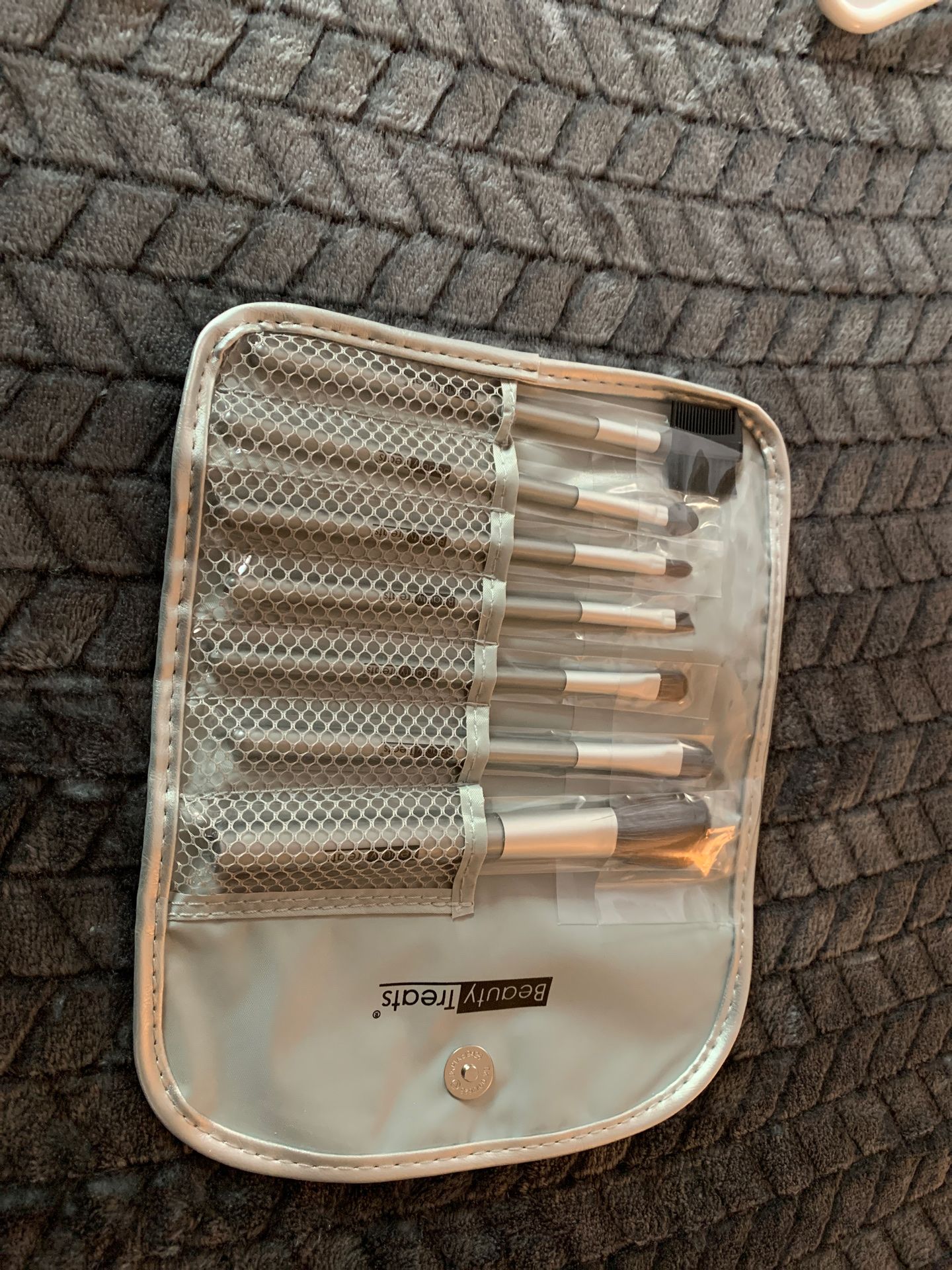New makeup brushes set. $6