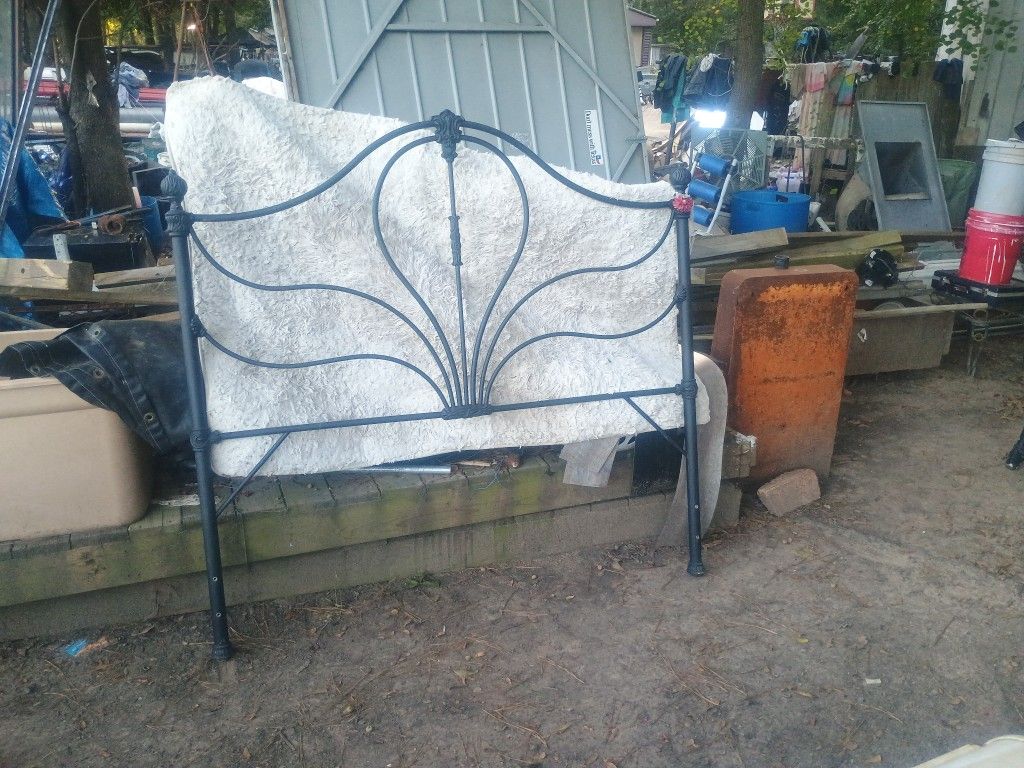 Full Size Rod Iron Head Board And Foot Board