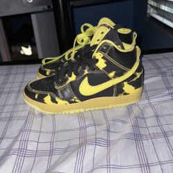 Brand new 1985 yellow acids size 6