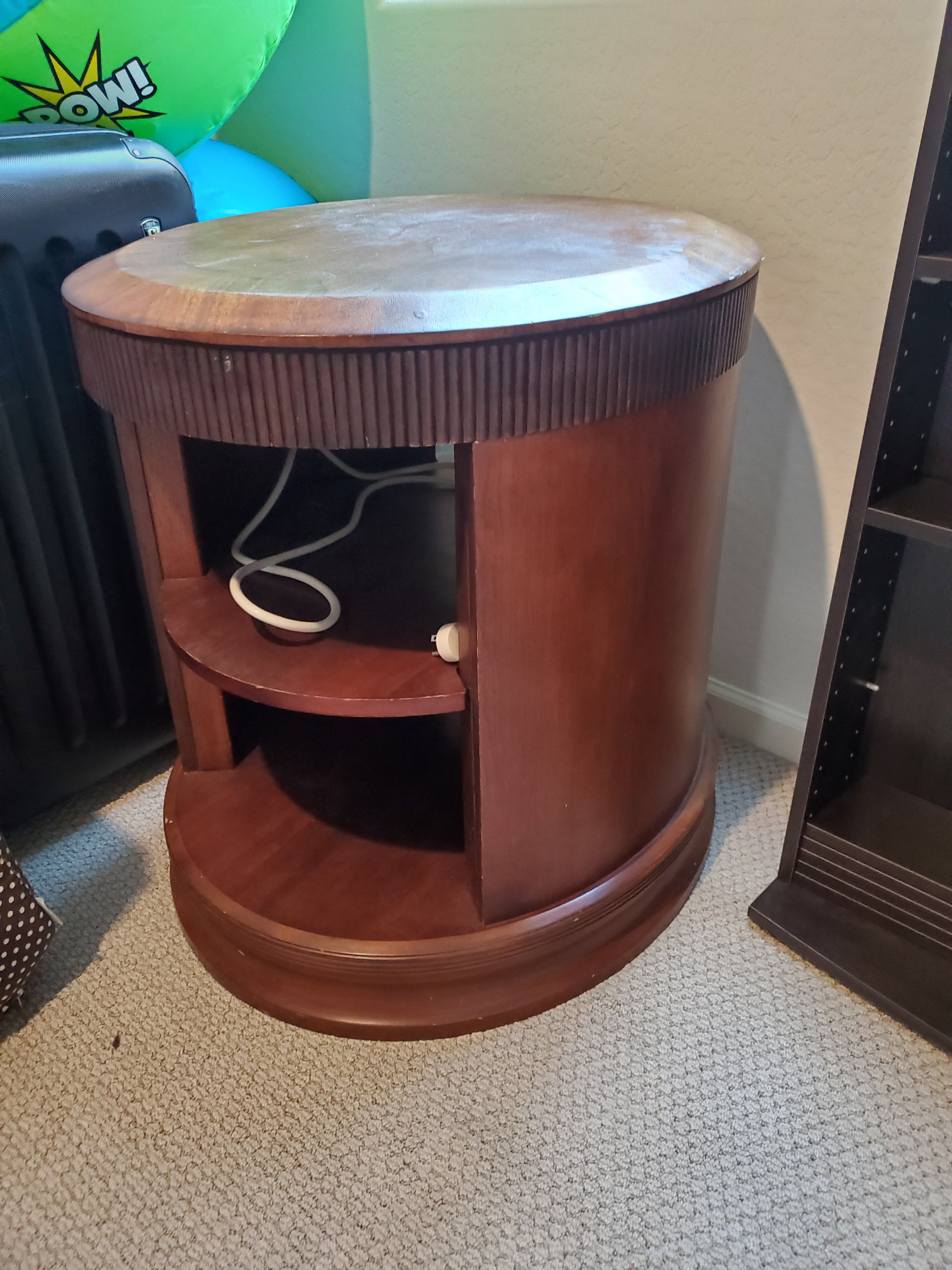 Oval Cherry Wood End Table / Light Stand