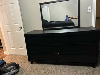 Black Queen Bedroom Set – $100