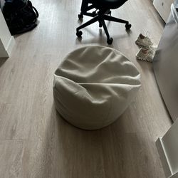 Bean bag chair / footrest
