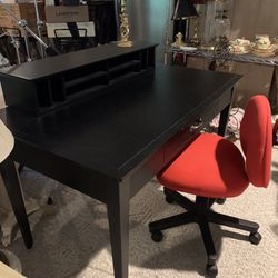 Like New Black Real Wood Desk With Hutch 