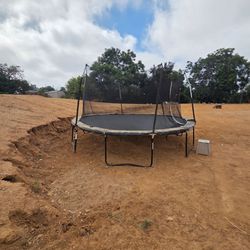14ft trampoline with enclosed screen