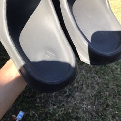 Yeezy Slides 