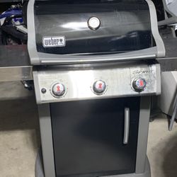 Like New Weber Spirit E-310 BBQ Grill 3 Burners