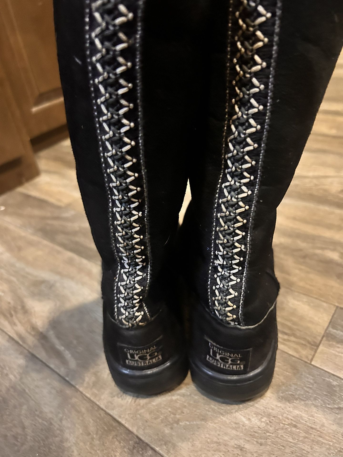 Women’s Size 5/6 Black Uggs