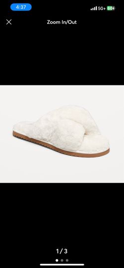 Slippers old navy Faux-Fur Cross-Front Slippers size 9