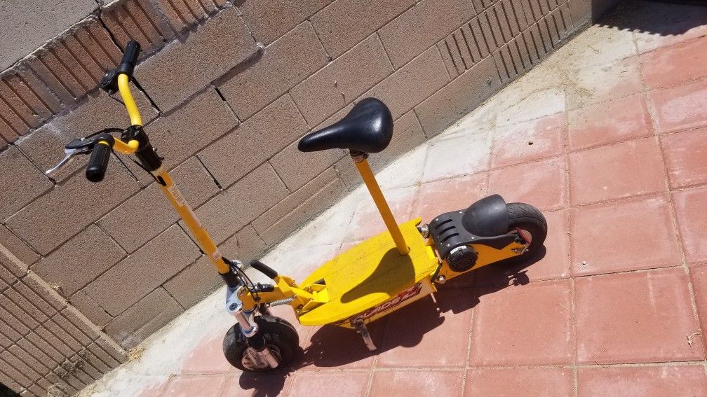 BladeZ xtr comp II super fast Monster Scooter $350