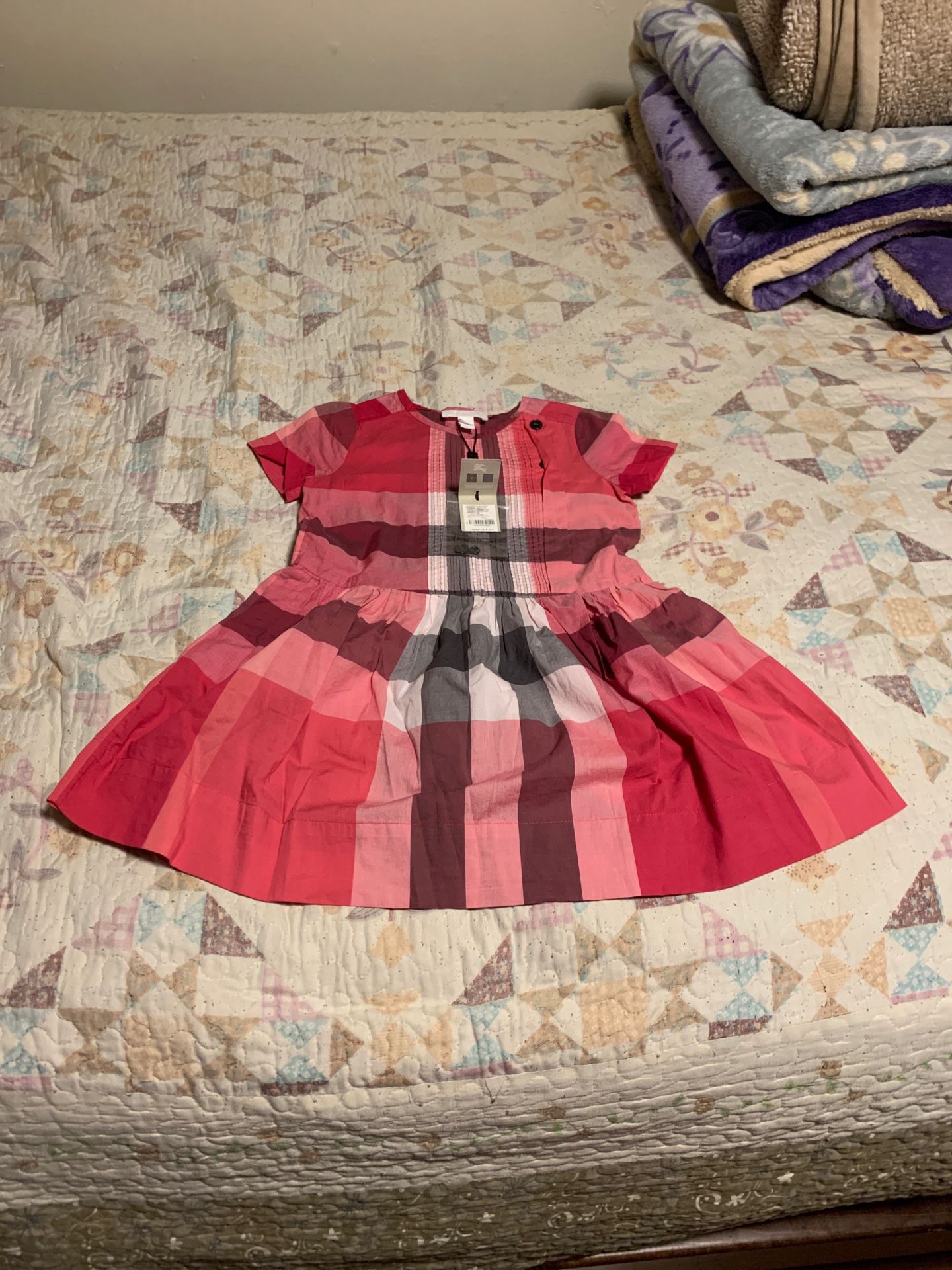 Burberry dress size 6Y “New with tags” (6-7 yr old)