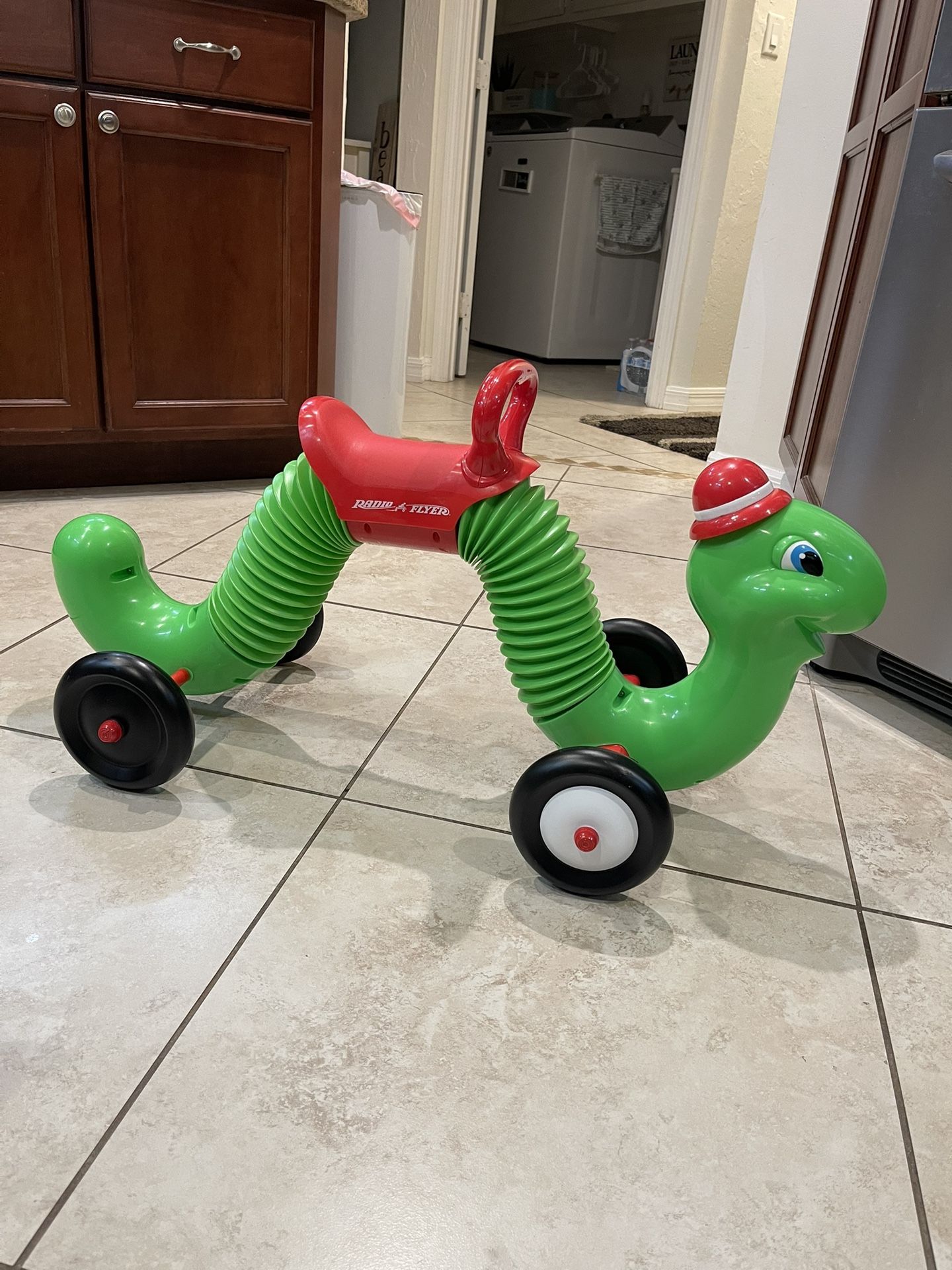 Radio Flyer The Inchworm