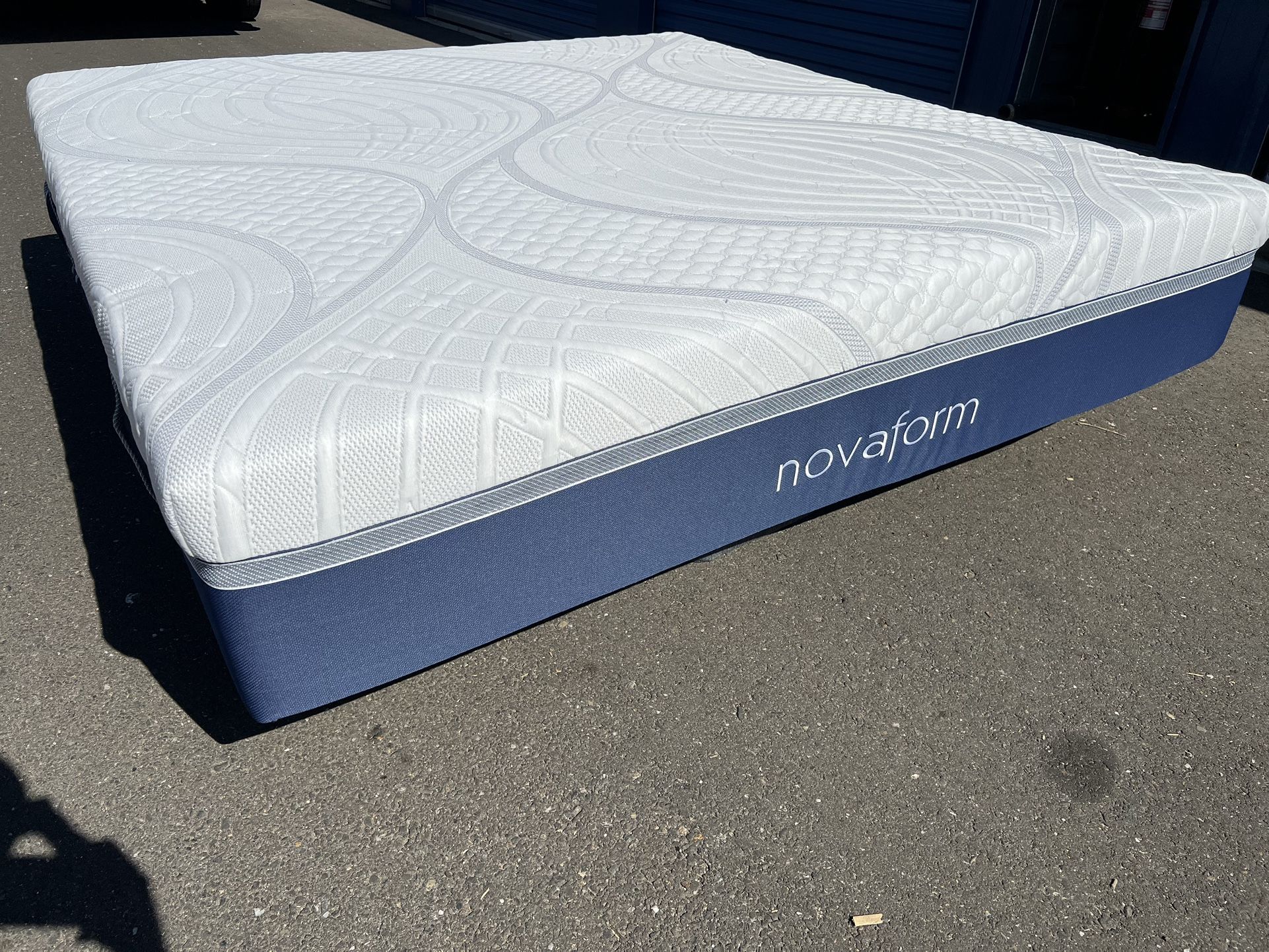 Brand New King Size Mattress King Mattress Novaform Memory