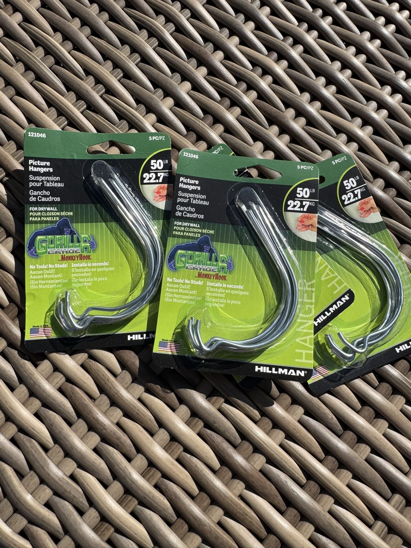 Hillman #50 Monkey Hook Picture Hangers
