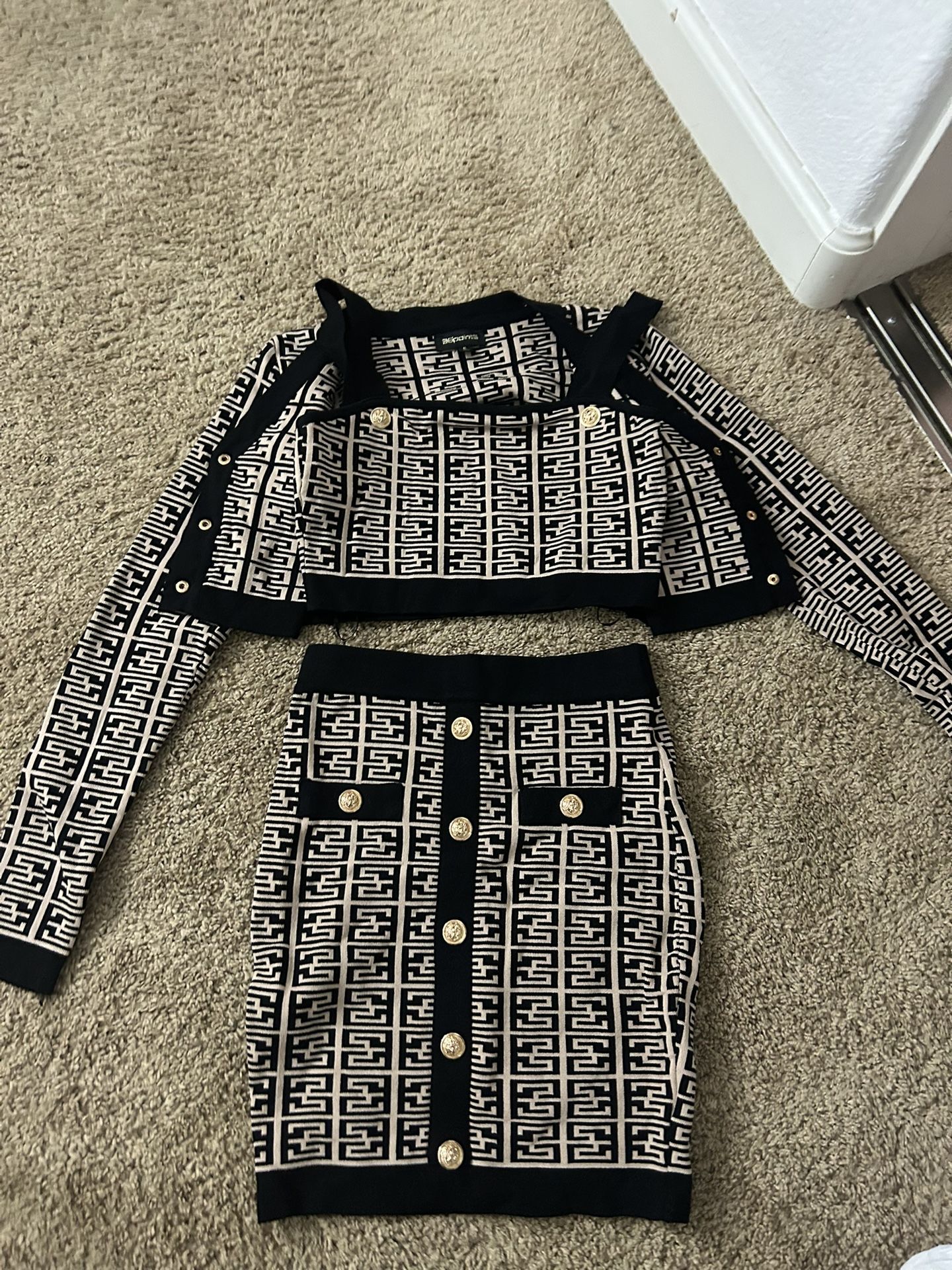 Small Two Peace Outfit With Jacket Top And skirt