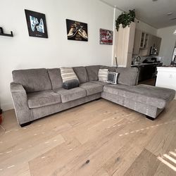 Modern Sectional Couch w/ Chaise – Clean, Comfortable, Great Condition