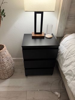 2 Nighstands