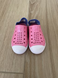 Girls Sketchers Slip Ons Size 8 $7