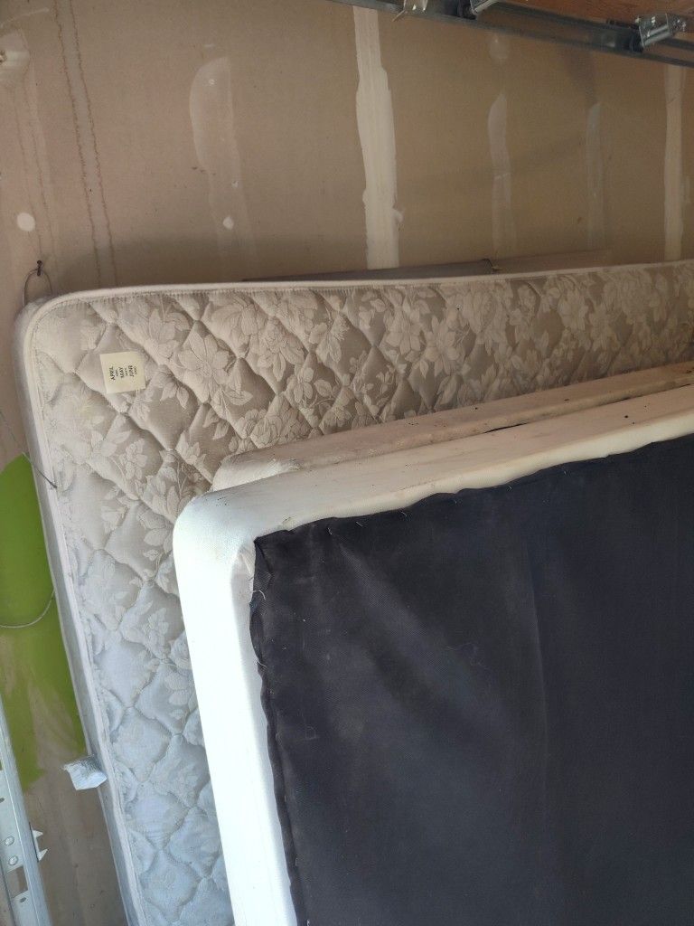 Queen Sized Box Springs, Mattresses And Frames. Free.