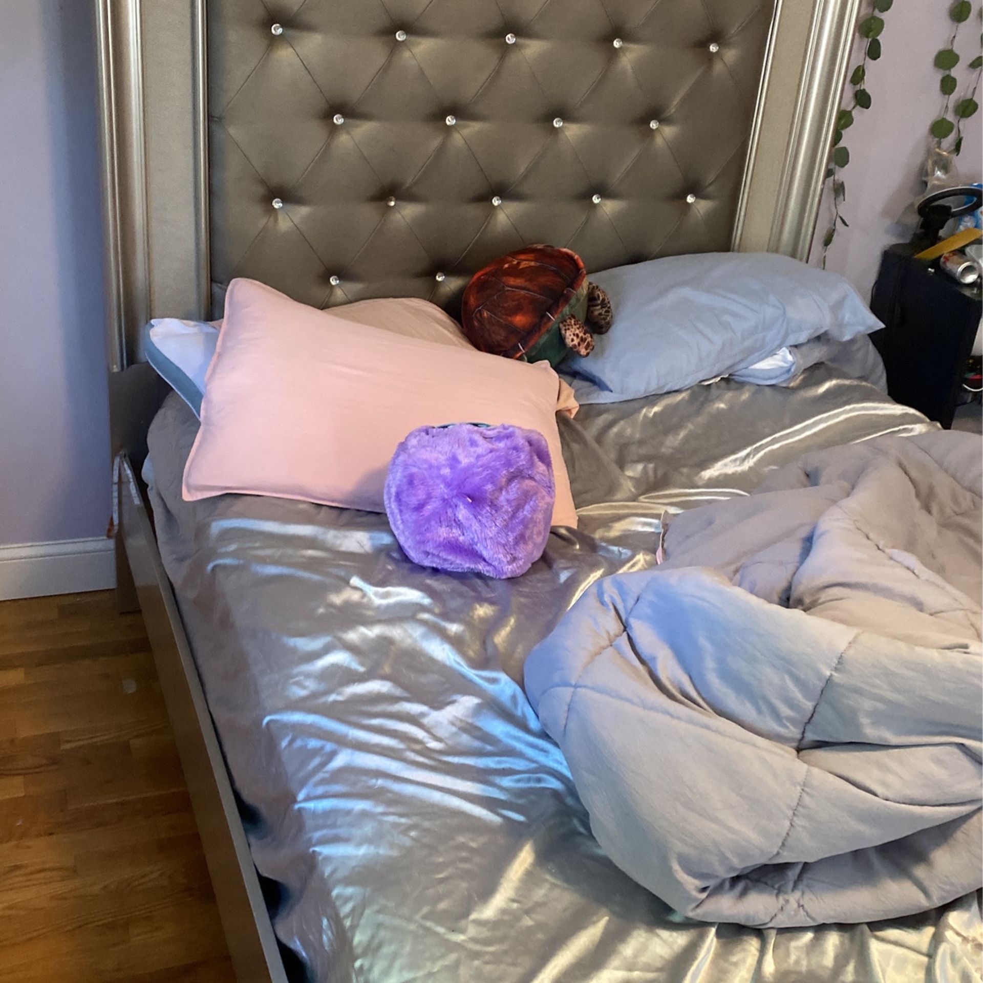 Free Head Board And Dresser
