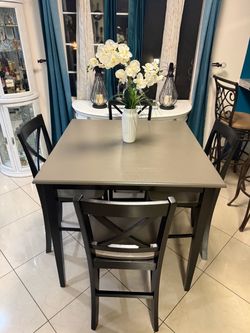 High Dining table with four chairs in good condition