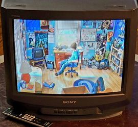 20" CRT TV Trinitron Color Retro Gaming Television model 1997