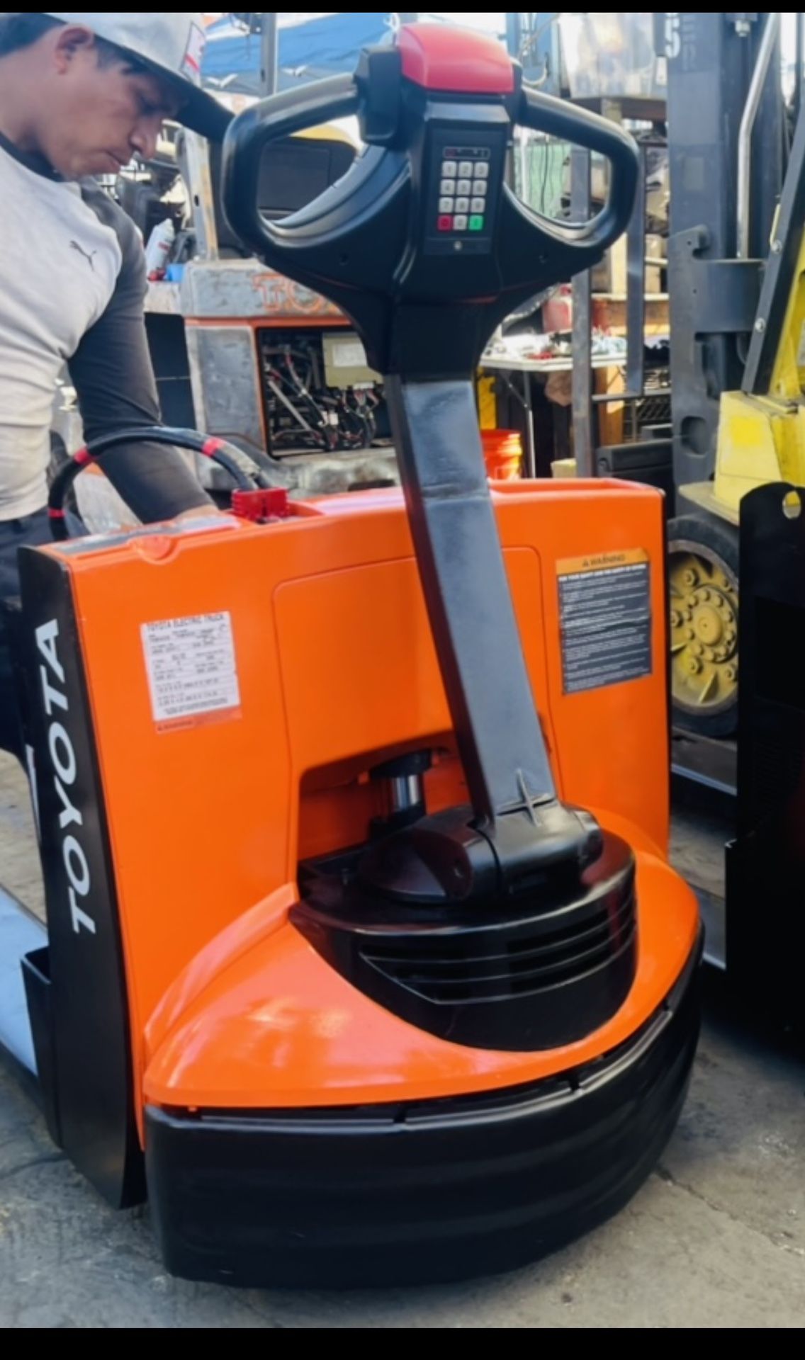Toyota Electric Pallet Jack 4500 Lbs