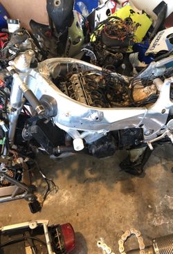 98 Suzuki Gsxr 750 main frame