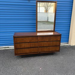 Mid Century Modern Walnut 6 Drawer Dresser By Lane Furniture 