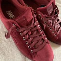 Size 10 Burgandy Suede Puma Shoes 