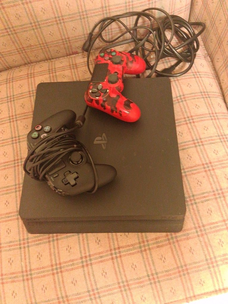 (Ps4 Slim Console  with Two Controllers)