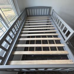 Twin bunkbeds 