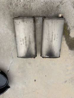 Stock Dodge Challenger 5.7 Hemi Mid Muffler