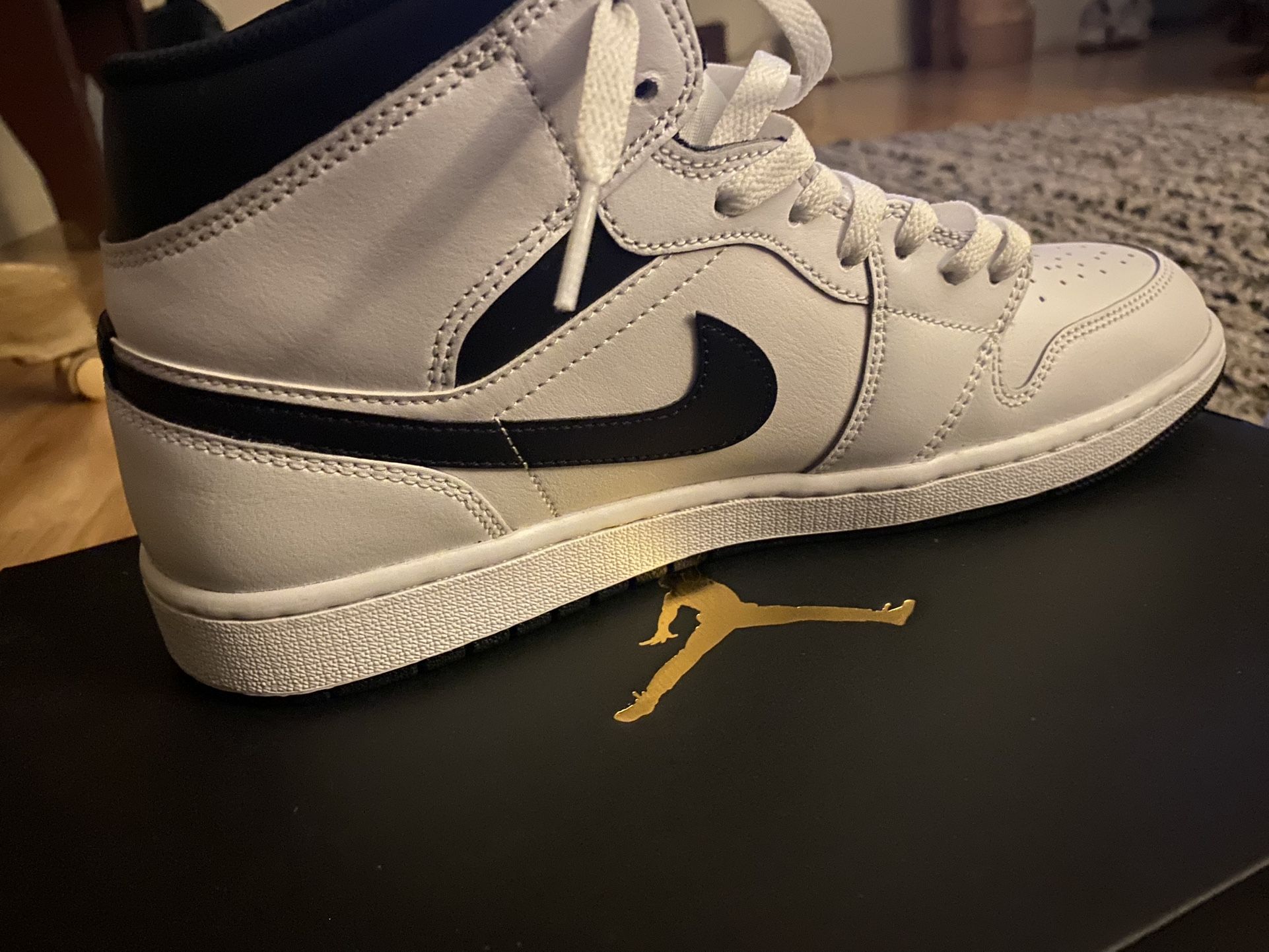 Jordan 1 Mid Reverse Pandas 