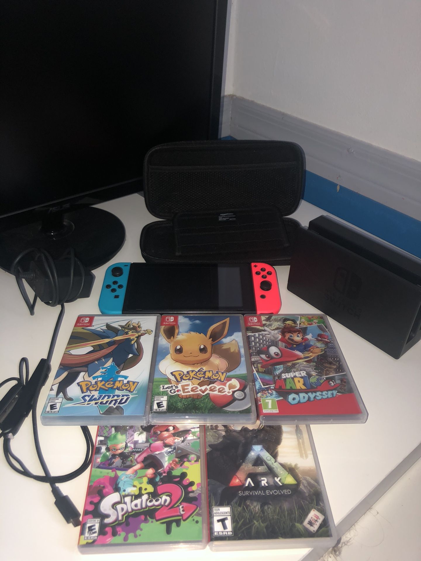 Nintendo Switch w/ 5 games dock and travel case