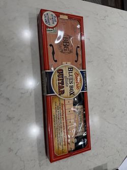 Blues box slide guitar