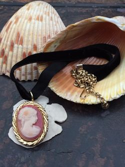 Gorgeous Gold-Toned Cameo Pendant