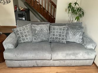 Like-new, 3-Piece Couch/Loveseat/Ottoman