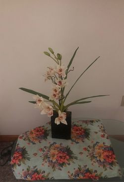 Silk flowers in vase